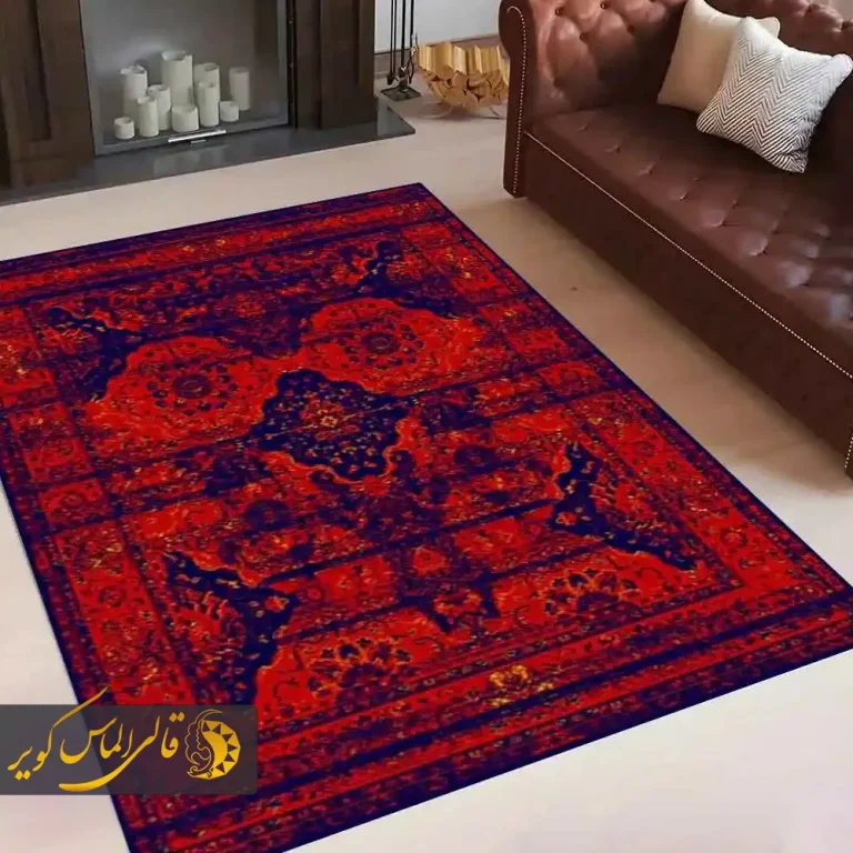 فرش قرمز لاکی با طرحی پر از گلهای ریز و رنگهای مکمل و سرمهای