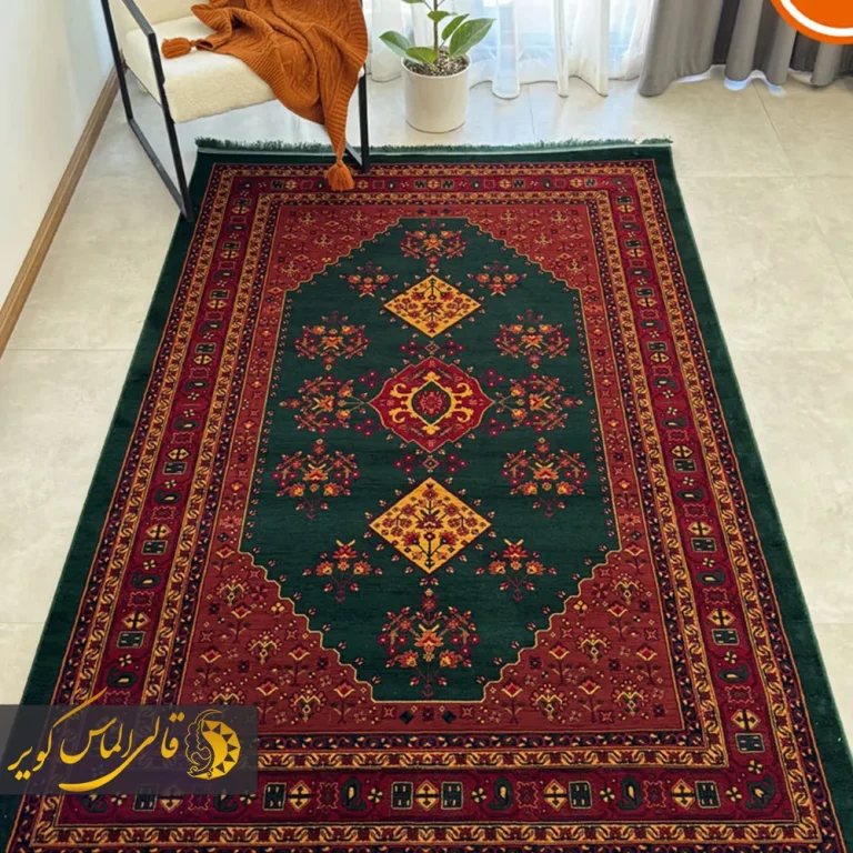 فرش قرمز و سبز با رنگهای گرم و سرد در تعادل کامل و طراحی متراکم